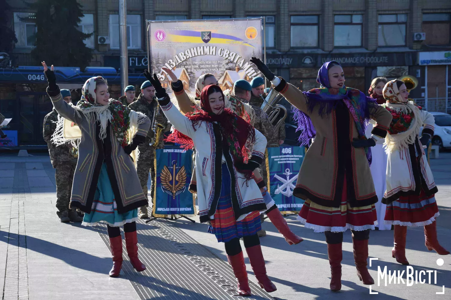 Миколаєвом на Різдво курсував святковий тролейбус із вертепом та колядками. Фото: НикВести