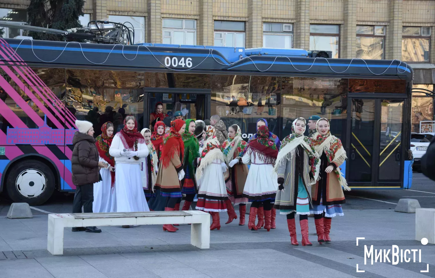 Миколаєвом на Різдво курсував святковий тролейбус із вертепом та колядками. Фото: НикВести