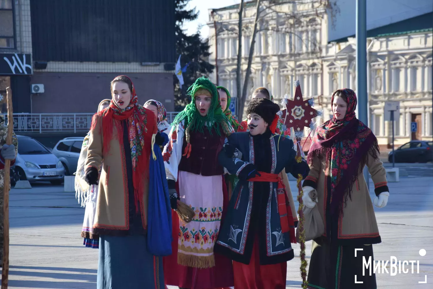 Миколаєвом на Різдво курсував святковий тролейбус із вертепом та колядками. Фото: НикВести