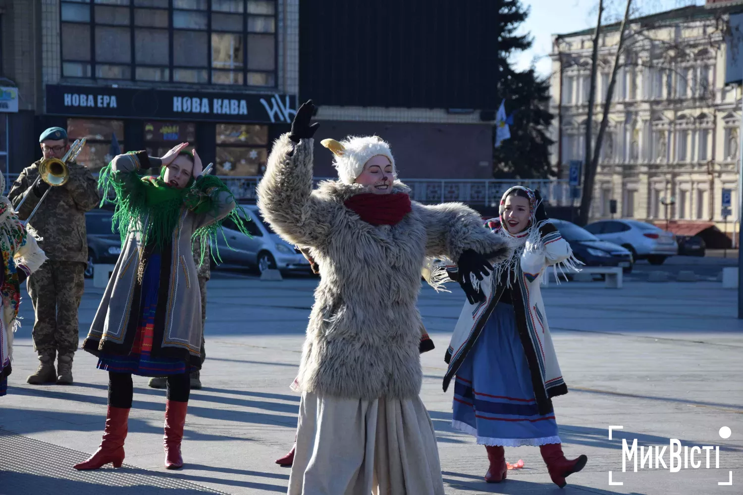 Миколаєвом на Різдво курсував святковий тролейбус із вертепом та колядками. Фото: НикВести