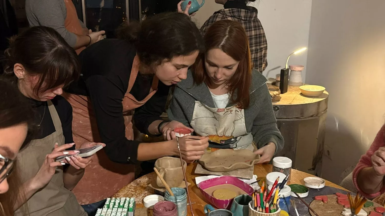 Миколаївські журналістки відвідали майстер-клас з ліпки з глини, який організувала Медіабаза. Фото Медіабаза Миколаїв