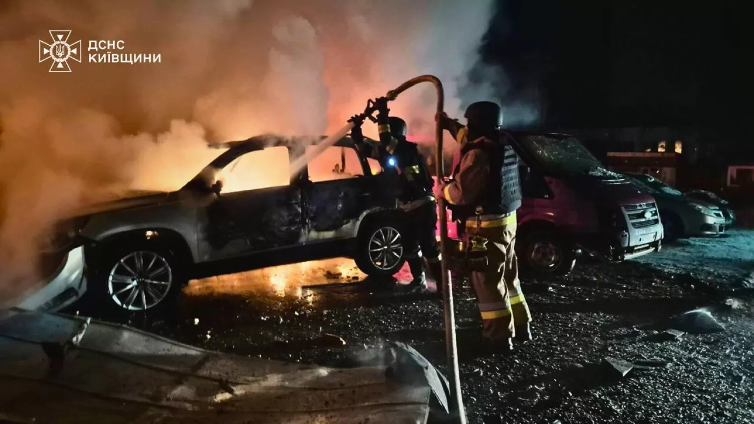 Наслідки російського обстрілу на Київщині, 27 грудня 2025 року. Фото: ДСНС