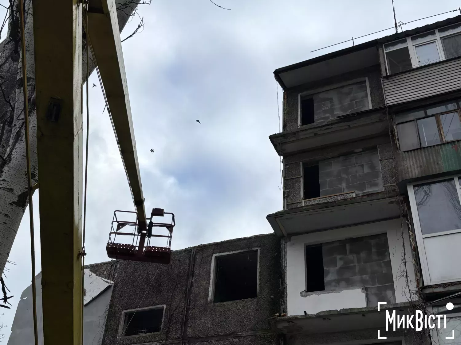 Демонтаж багатоповерхівки в Інгульському районі Миколаєва, 24 грудня 2025 року. Фото: NikVesti