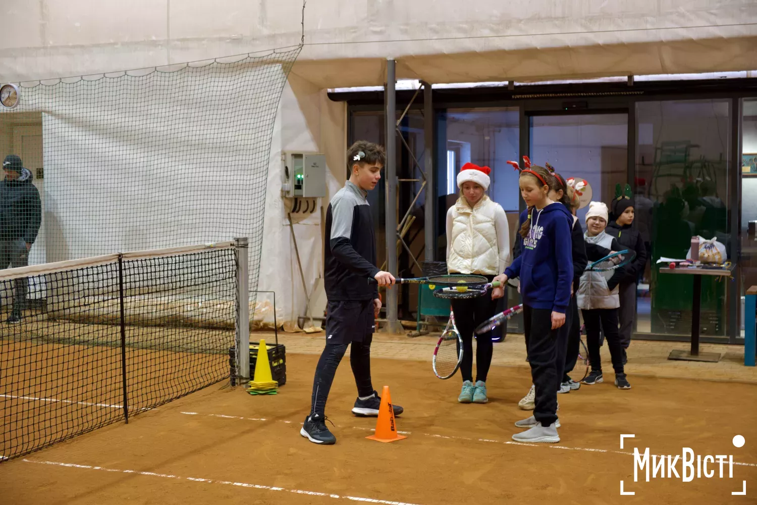 Тренування для миколаївських тенісистів з нагоди Нового року. Фото: МикВісті