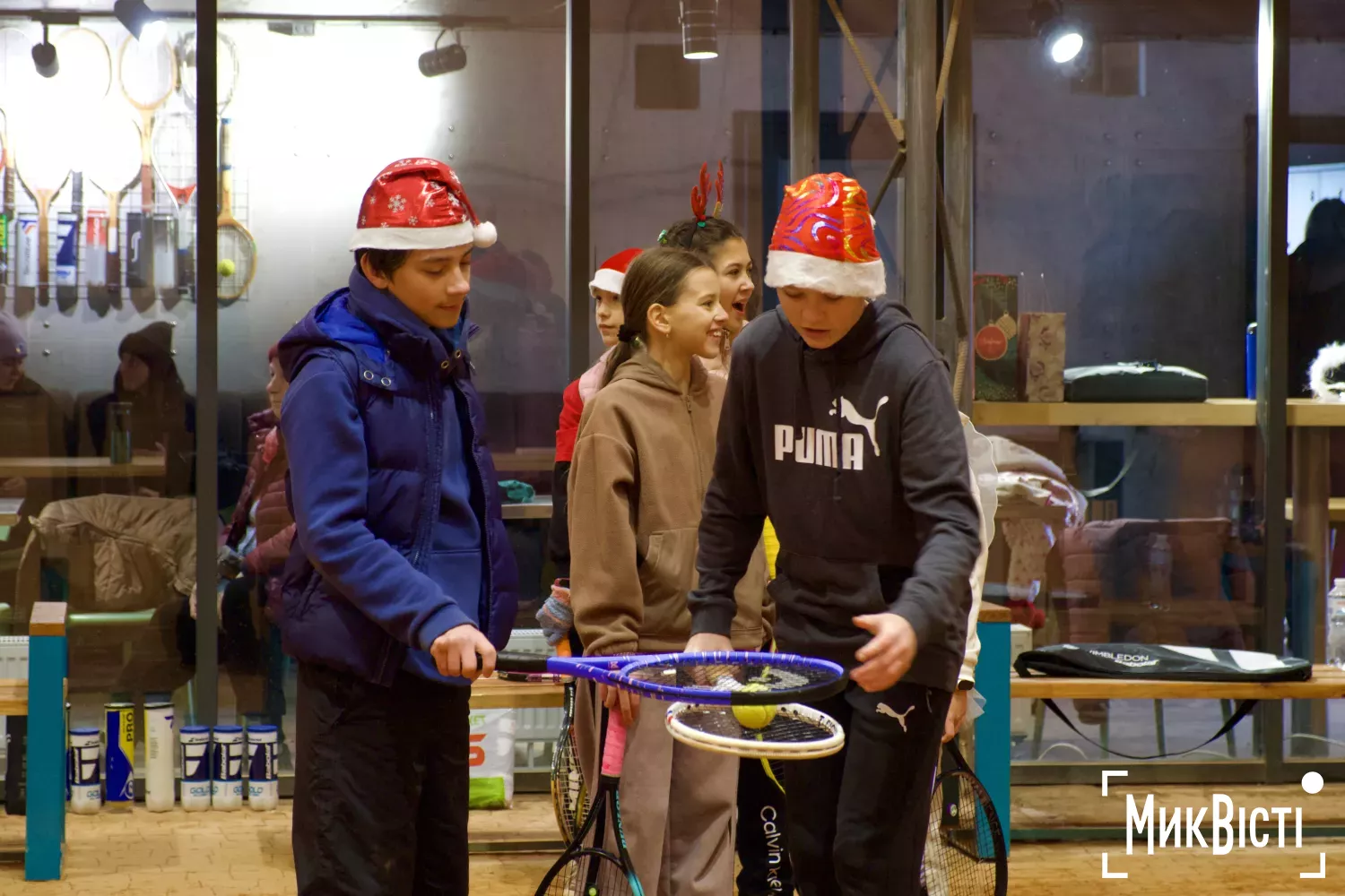 Тренування для миколаївських тенісистів з нагоди Нового року. Фото: МикВісті