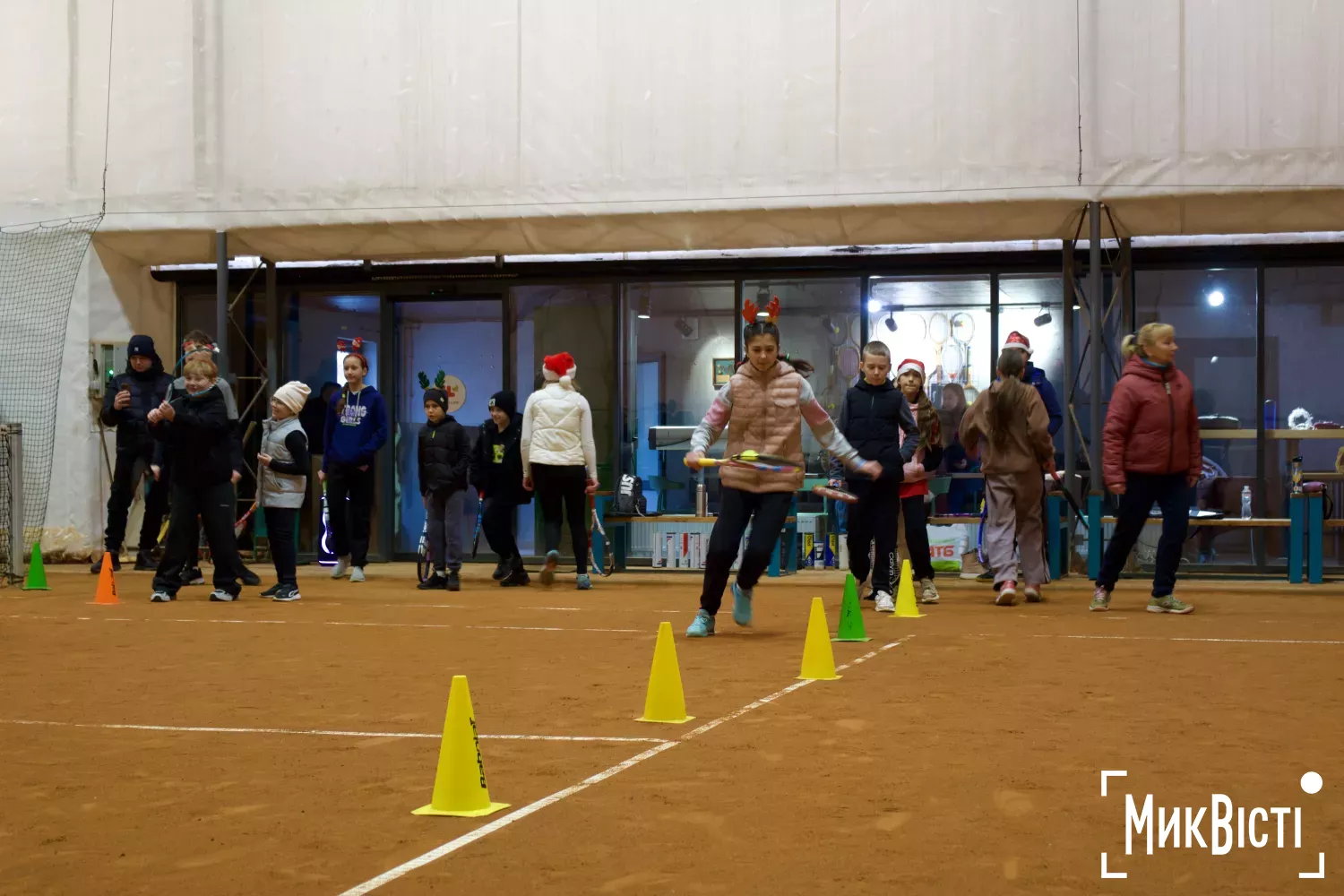 Тренування для миколаївських тенісистів з нагоди Нового року. Фото: МикВісті