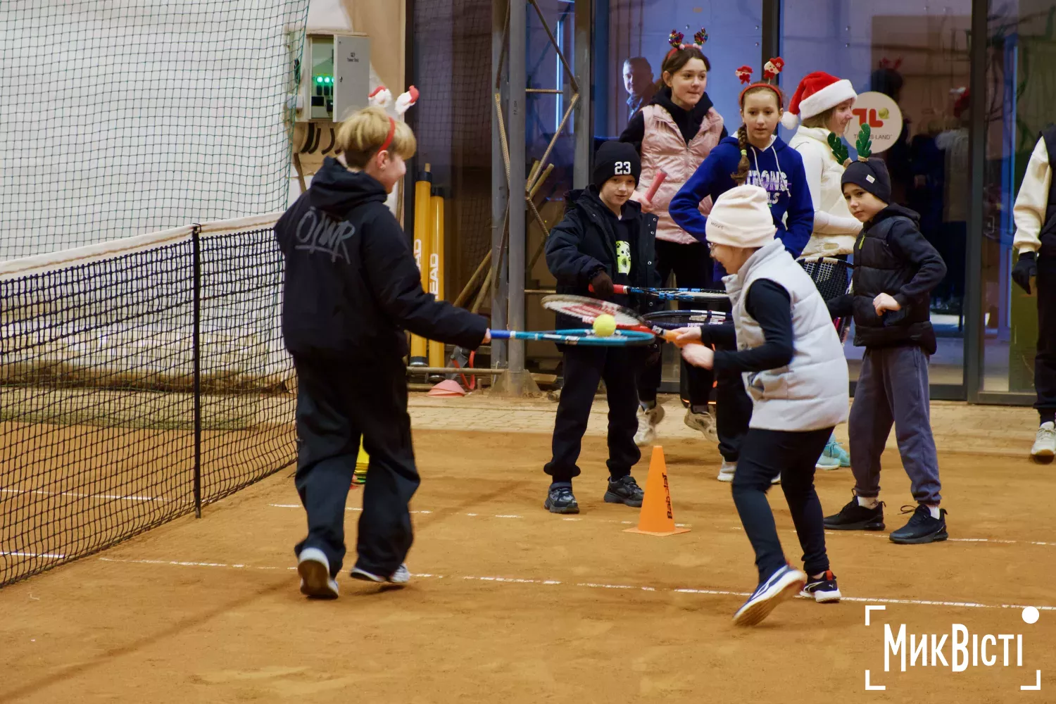 Тренування для миколаївських тенісистів з нагоди Нового року. Фото: МикВісті