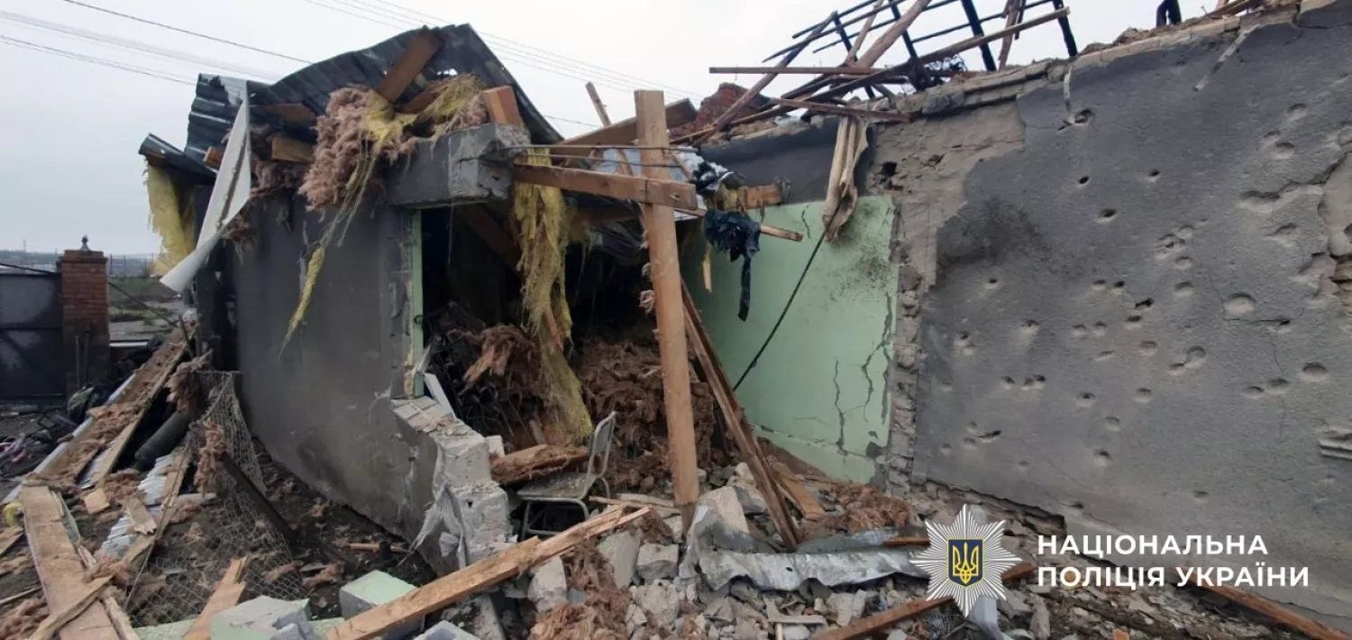 Наслідки обстрілів Херсонщини 1 грудня 2025 року. Фото: ГУ Нацполіції в Херсонській області