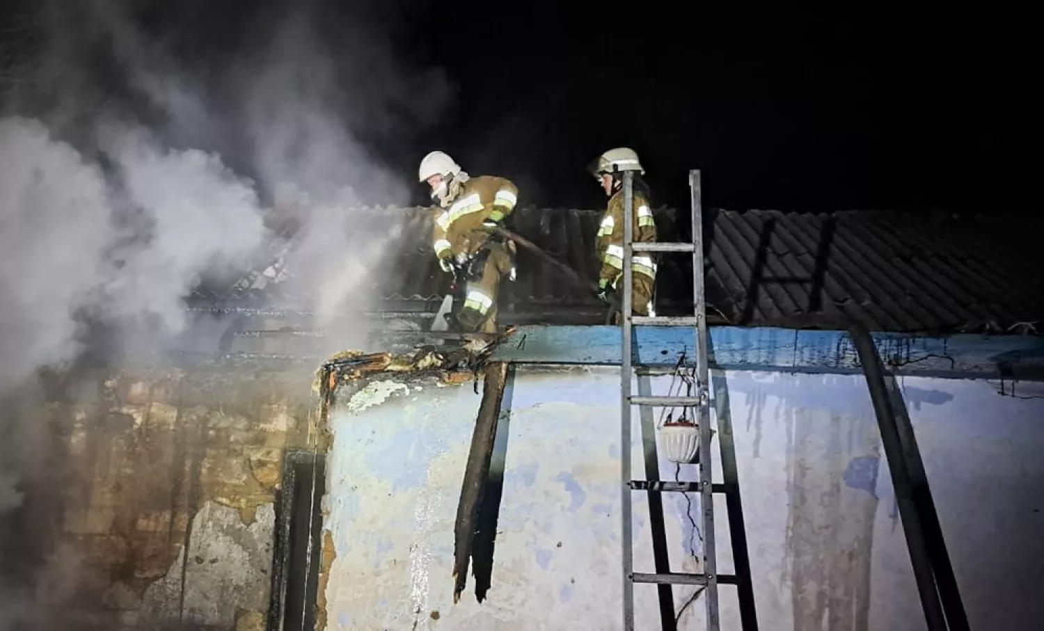 Вночі на Вознесенщині рятувальники загасили пожежу у житловому будинку. Фото: ДСНС Миколаївщини