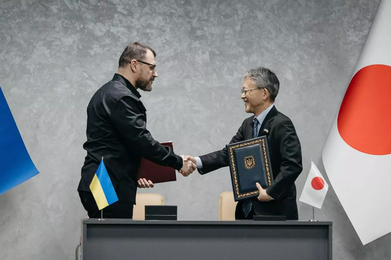 Японія передасть Україні 27 млн доларів на розмінування та медичну допомогу захисникам. Фото: МВС