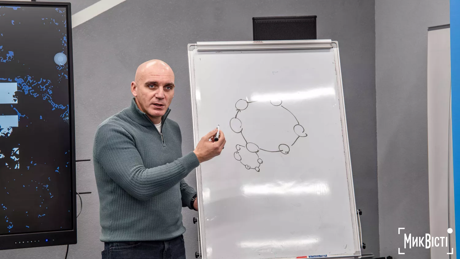 У міськраді Миколаєва молодь дивилась фільм про діяльність НАБУ і САП «Після ери мовчання». Фото: «МикВісті»