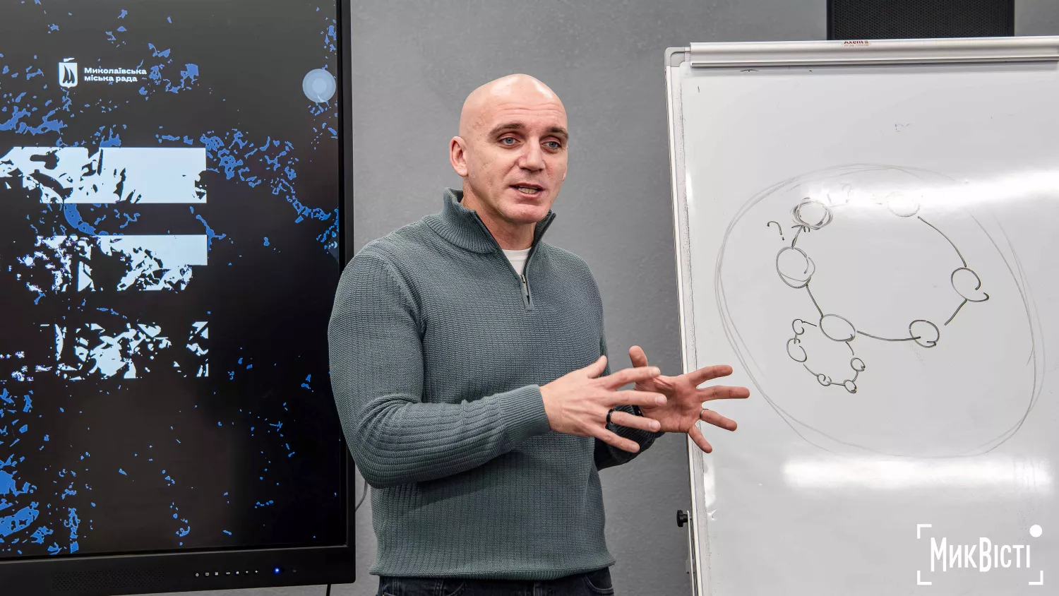 У міськраді Миколаєва молодь дивилась фільм про діяльність НАБУ і САП «Після ери мовчання». Фото: «МикВісті»