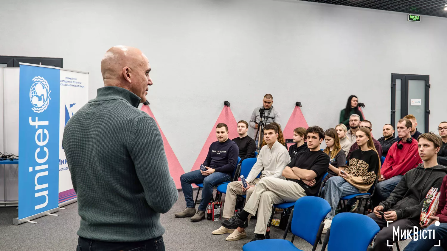 У міськраді Миколаєва молодь дивилась фільм про діяльність НАБУ і САП «Після ери мовчання». Фото: «МикВісті»