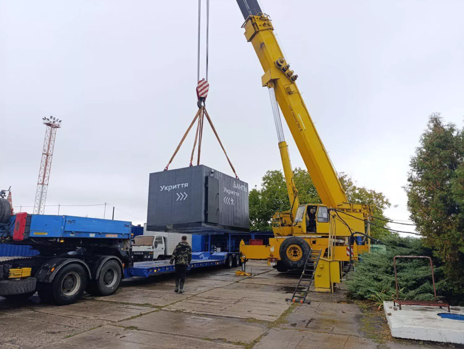 У портах Одеської та Миколаївської областей наразі вже встановлено понад 50 мобільних захисних споруд. Фото: Facebook-сторінка Міністерства розвитку громад та територій України