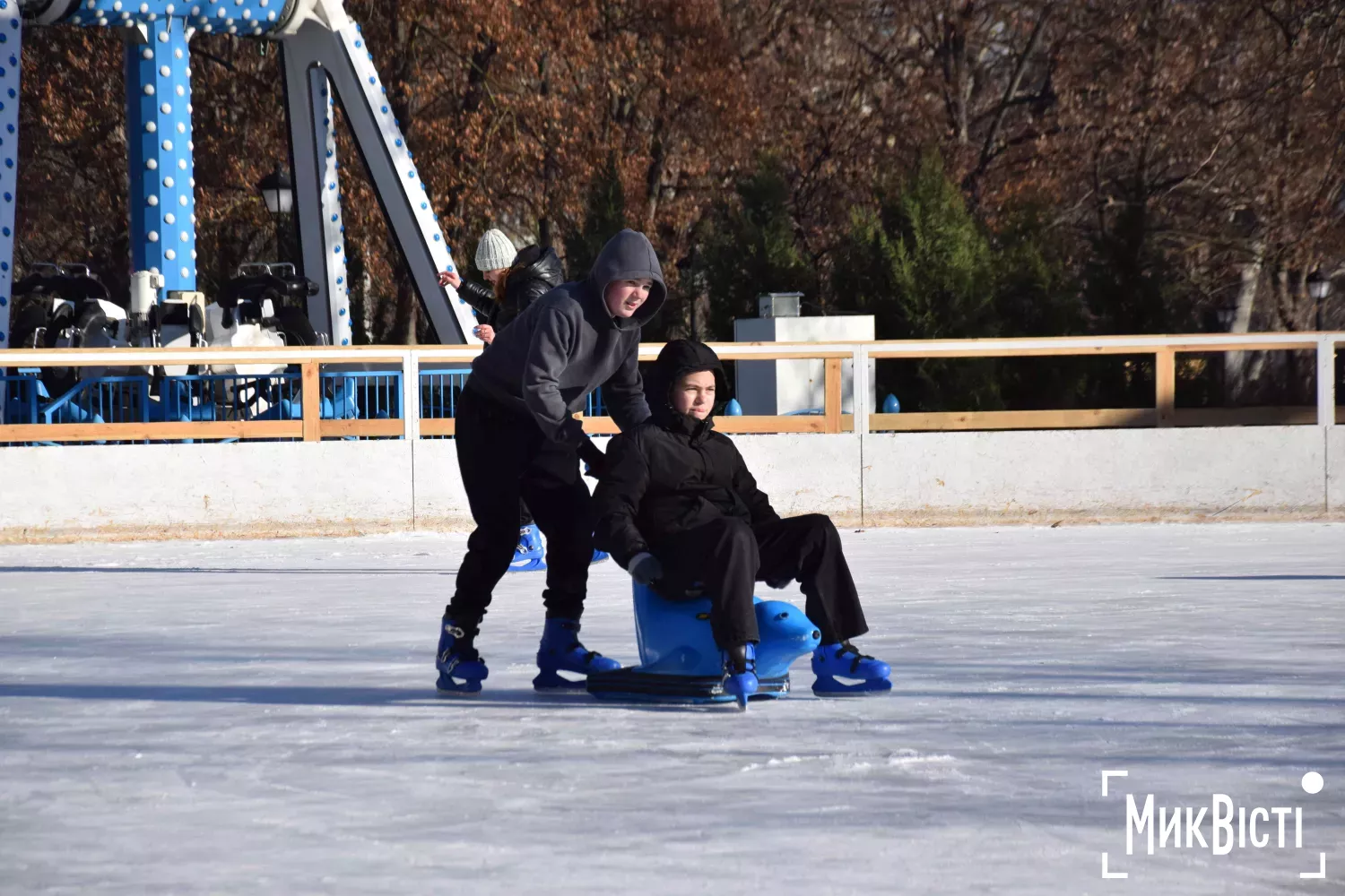 Ковзанка у дитячому містечку «Казка». Фото: НикВести