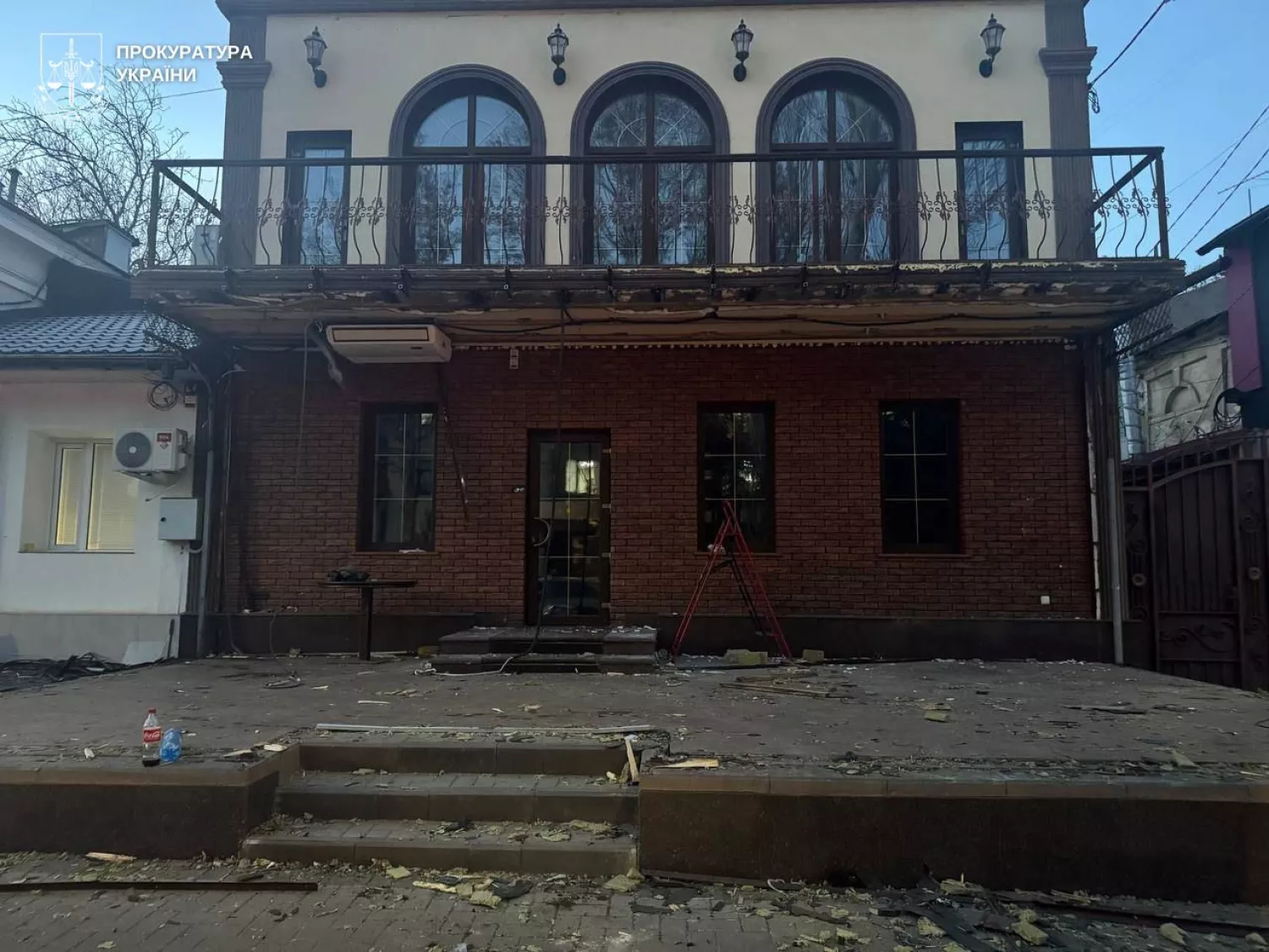 У Миколаєві знесли незаконну прибудову до одного з місцевих ресторанів. Фото: Миколаївська обласна прокуратура