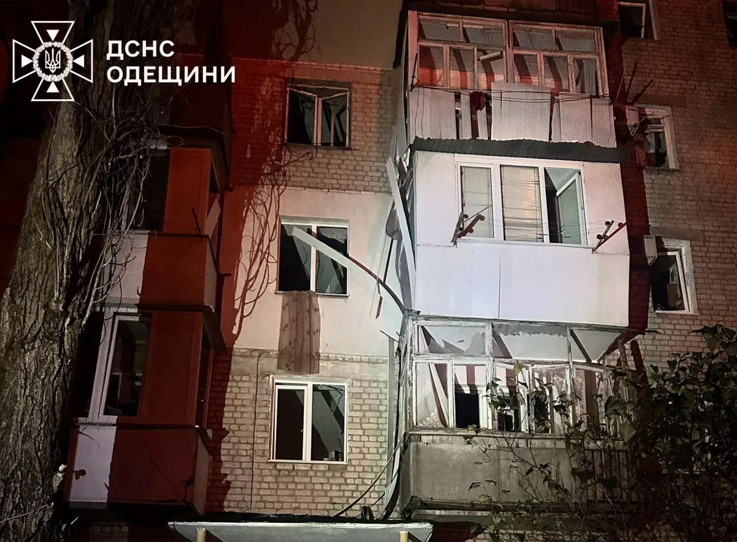 Атака дронів по Одесі 4 грудня 2025 року. Фото: ДСНС в Одеській області