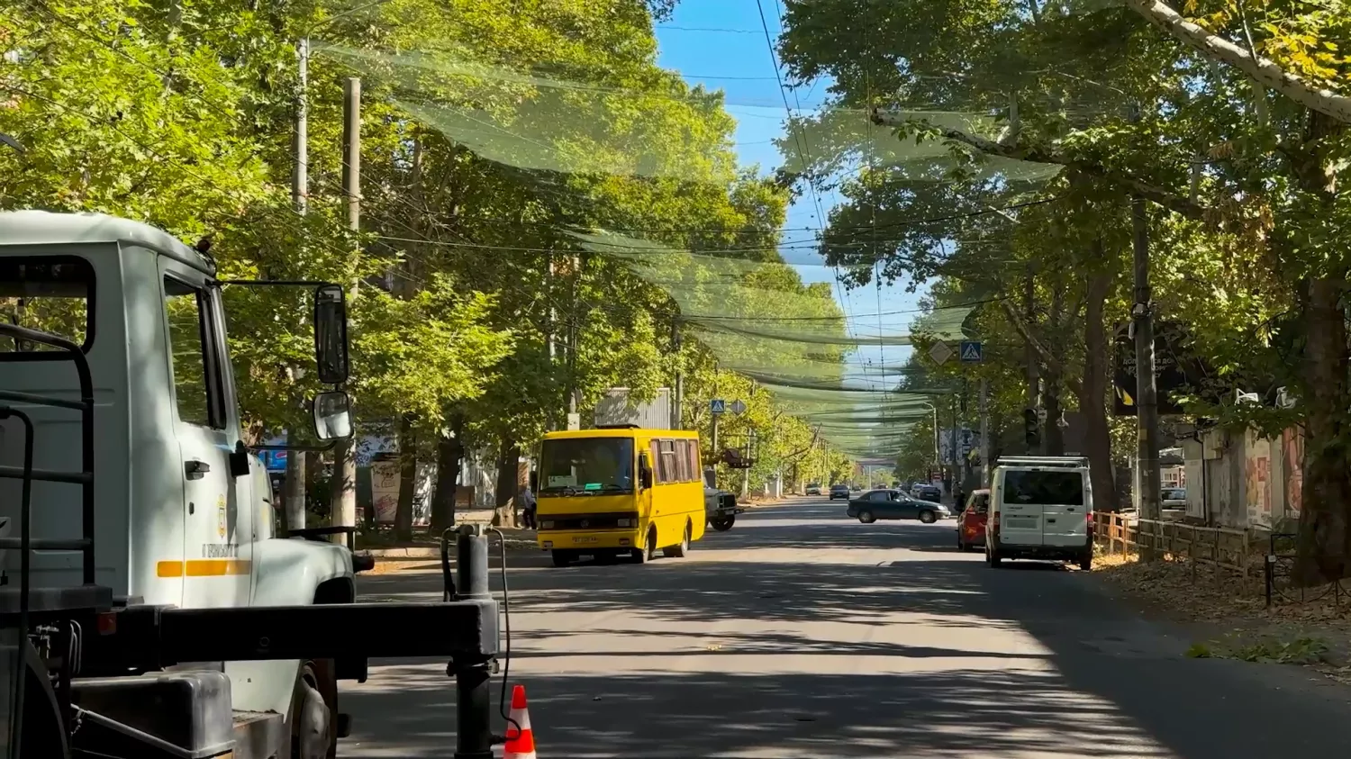 Сітки для захисту від російських FPV-дронів у Херсонській області, фото: «Мост»