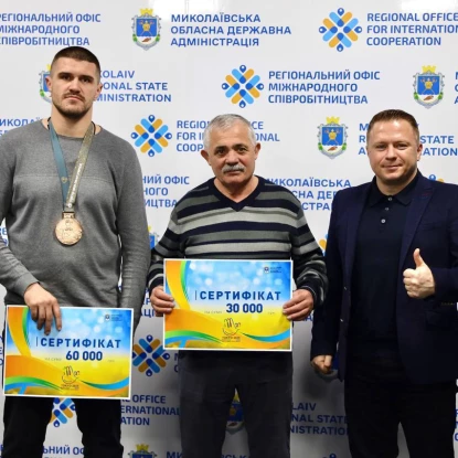 Призерам Дефлімпійських ігор з Миколаївщини вручили грошові сертифікати. Фото: Миколаївська ОВА