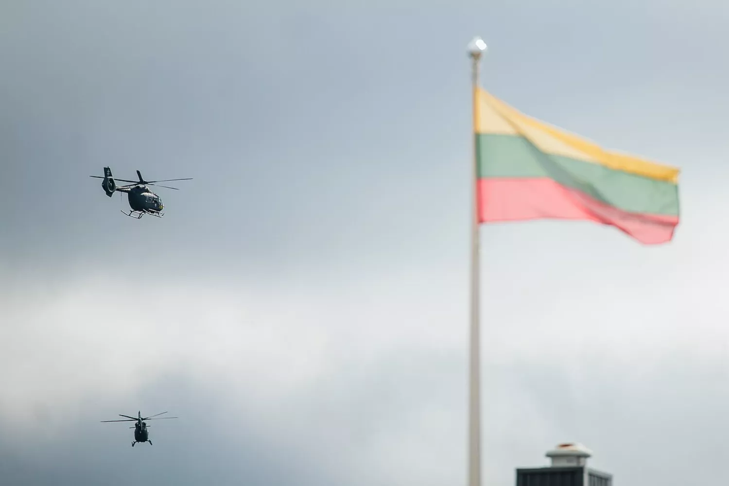 Литва продовжила закриття повітряного простору на кордоні з Білоруссю до лютого 2026 року. Фото: LRT