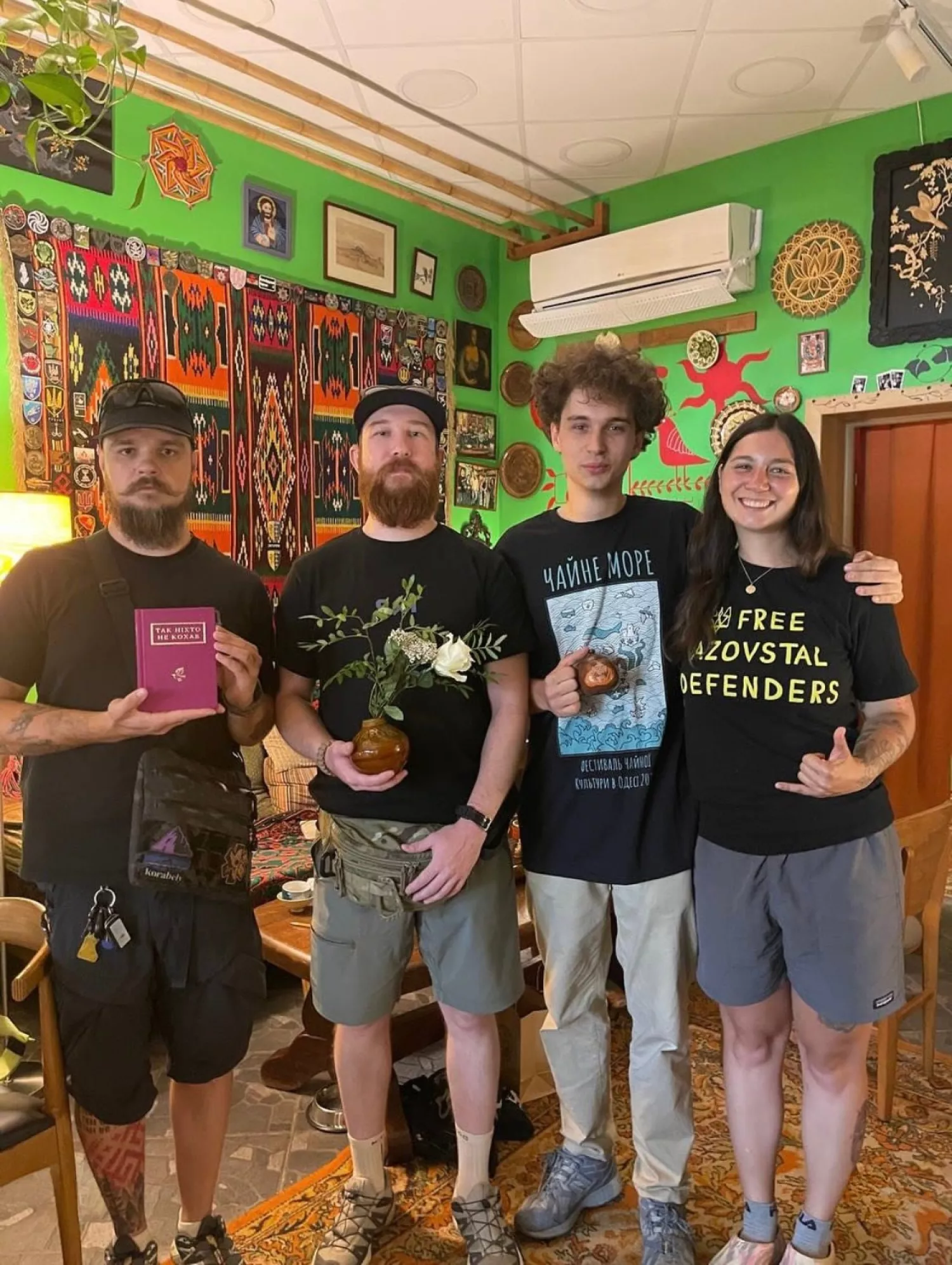 Команда Rebel Volunteers, фото: Instagram/rebel_volunteers