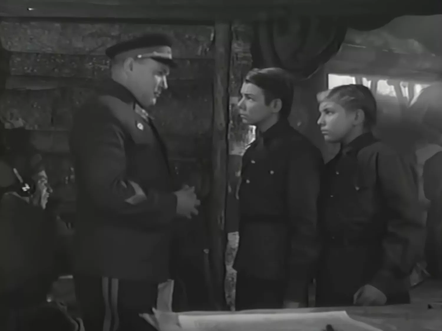 Кадри з радянського фільму «Будь-якою ціною», на яких зоображено Шуру та Вітю. Скриншот з кінострічки «МикВісті»