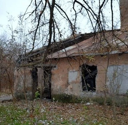 Барак на території селища Темвод. Фото: inshe.tv