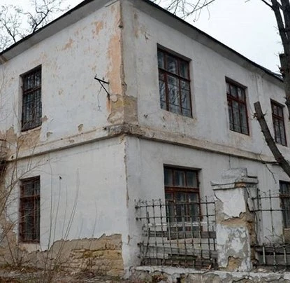 Покинута адміністративна будівля на території Темводу. Фото: inshe.tv