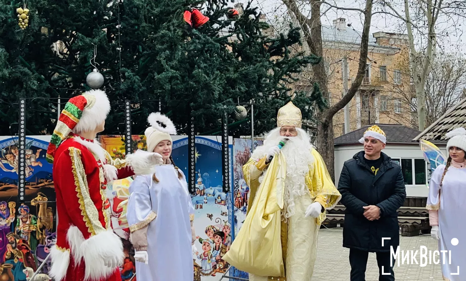 Міський голова Миколаєва Олександр Сєнкевич привітав містян зі святом, фото: «МикВісті»