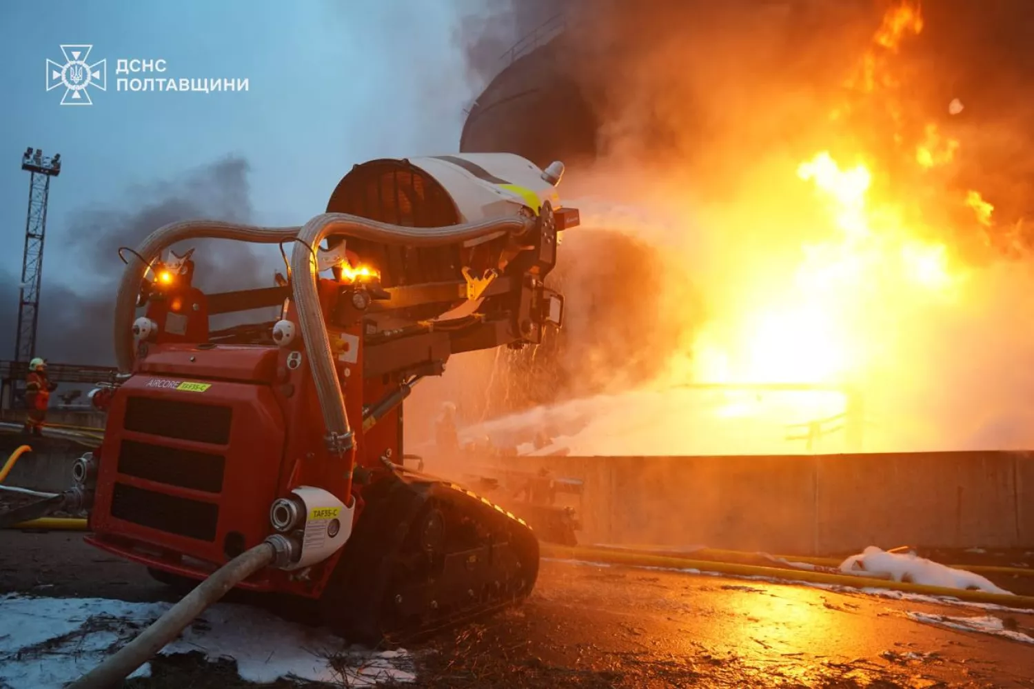 РФ масовано атакувала інфраструктуру Полтавщини. Фото: ДСНС