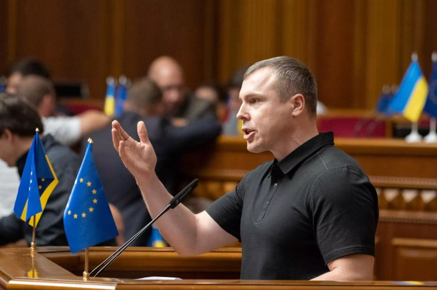 Нардеп Костенко закликав посилити мобілізацію та розповів чому Зеленському будуть ставити пам'ятники. Фото: Роман Костенко / Facebook