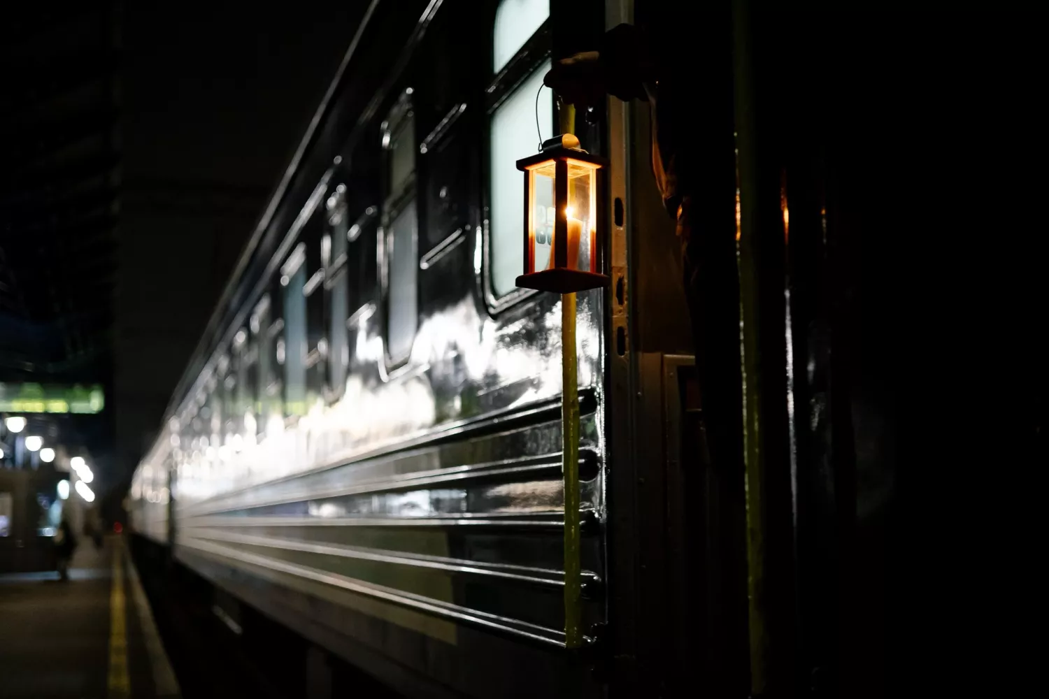 Вифлеємський вогонь миру привезли до України. Фото: Укрзалізниця