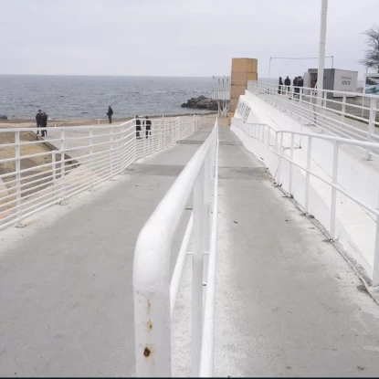 Інклюзивний пляж в Одесі, скриншот з YouTube-каналу «Говорить Суханов»