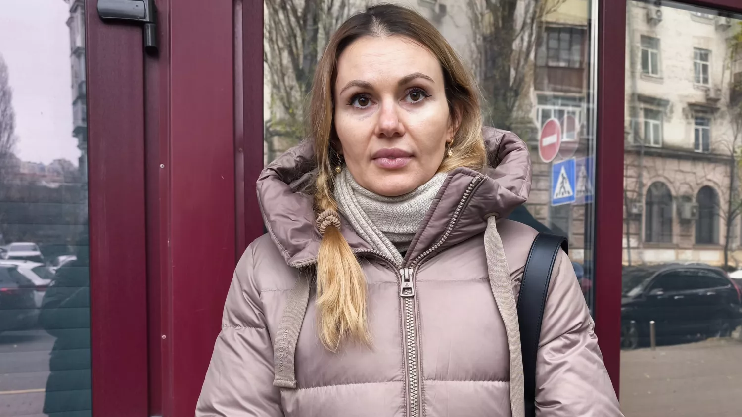 Народна депутатка України Ганна Скороход біля офісу НАБУ, Київ, 8 грудня 2025 року. Фото: Суспільне Новини/Дар'я Нематіан золбін