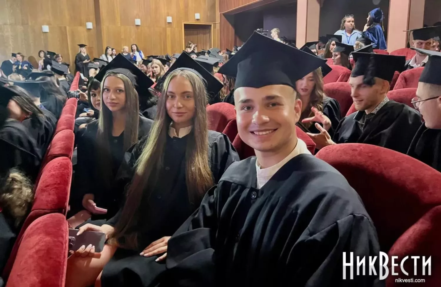 Випускники ЧНУ ім. Петра Могили. Ілюстративне фото: НикВести