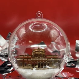 Новорічні прикраси із мініатюрними копіями міських будівель Миколаєва, фото: Instagram/mykomodelmakers