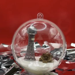 Новорічні прикраси із мініатюрними копіями міських будівель Миколаєва, фото: Instagram/mykomodelmakers