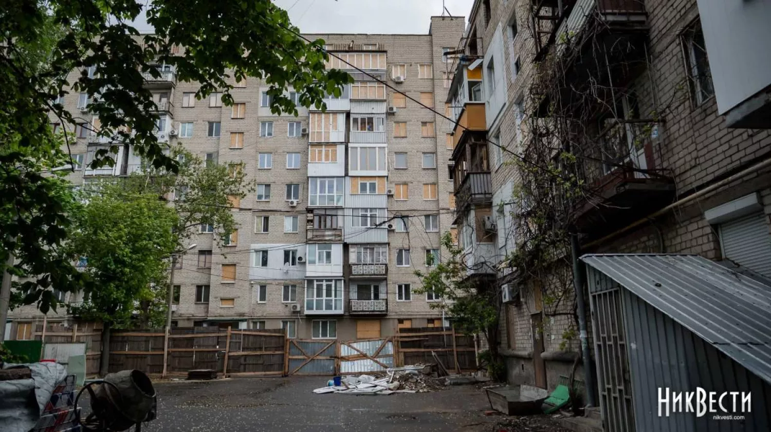 Ремонт будинку по вулиці Адміральскій у Миколаєві. Архів «НикВести»