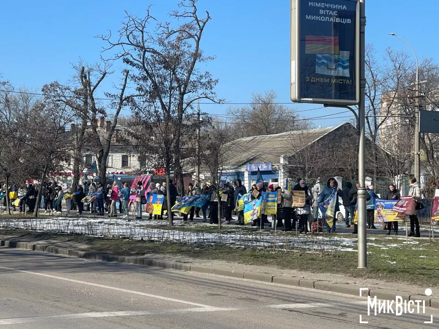 У Миколаєві 23 лютого пройшла акція-нагадування щодо військовополонених. Фото: «НикВести»