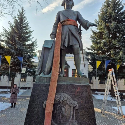 У Полтаві демонтували пам’ятник Петру І, фото: Катерина Ямщикова