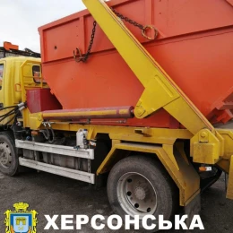 Російські військові з дрона атакували транспорт у Зеленівці на Херсонщині, фото: Херсонська МВА