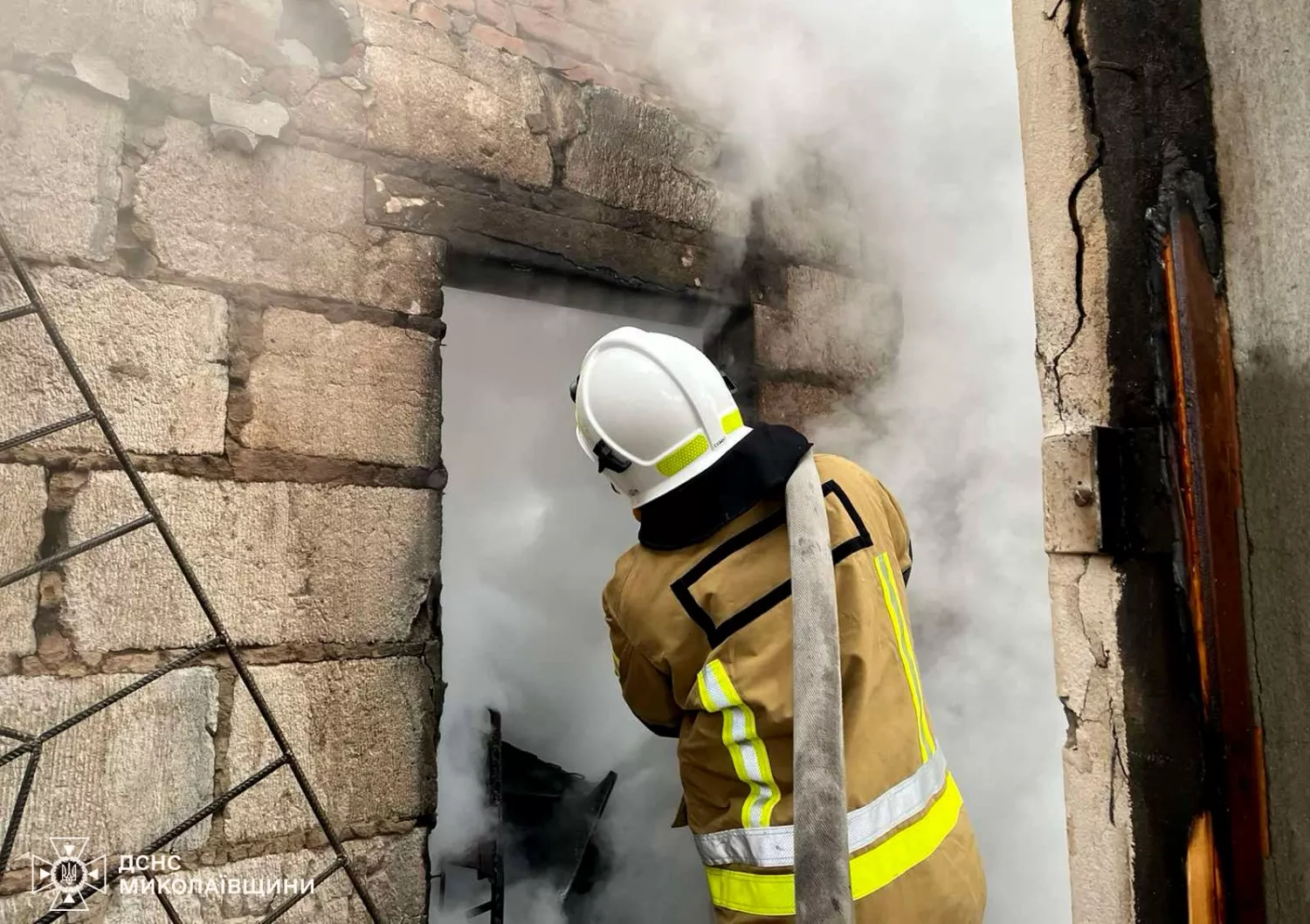 На Миколаївщині загасили пожежу дачного будинку. Фото: ДСНС