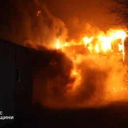 Пожежа через російський обстріл Одеси 10 березня, фото: ДСНС