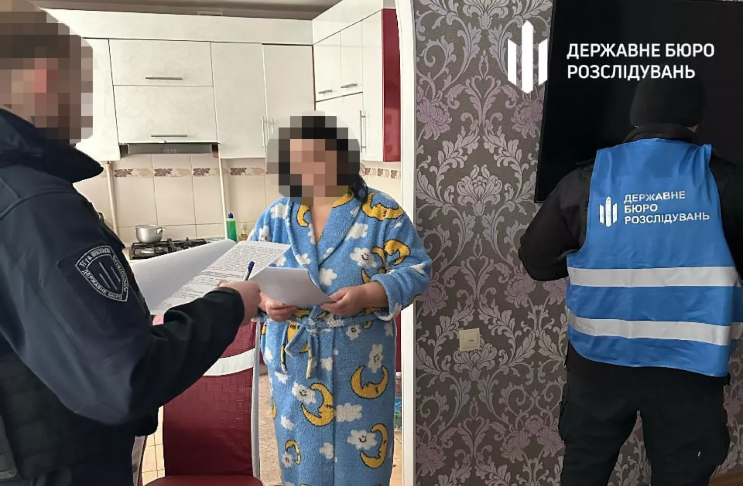 Затримання підозрюваної у співпраці з окупаційною владою на Херсонщині. Фото: Державного бюро розслідувань