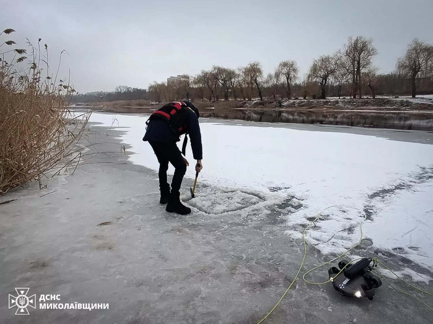 У Первомайську дістали з води тіло другого зниклого хлопчика, фото: ДСНС