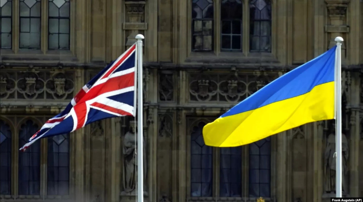 В Україну надійшли перші кошти від Великої Британії із доходів заморожених активів РФ. Фото: AP