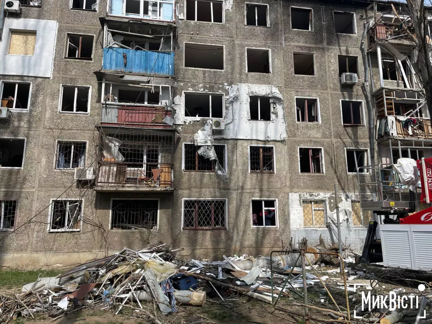 Наслідки атаки на Миколаїв 10 квітня. Фото: «НикВести»