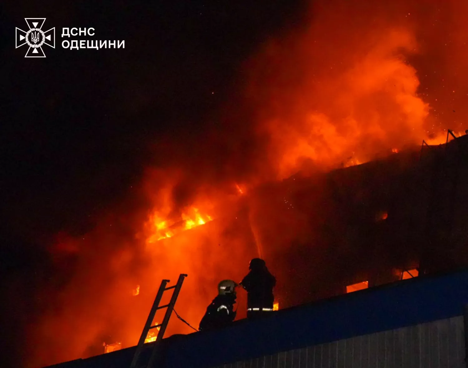 Наслідки обстрілу Одеси 13 квітня, фото: ДСНС