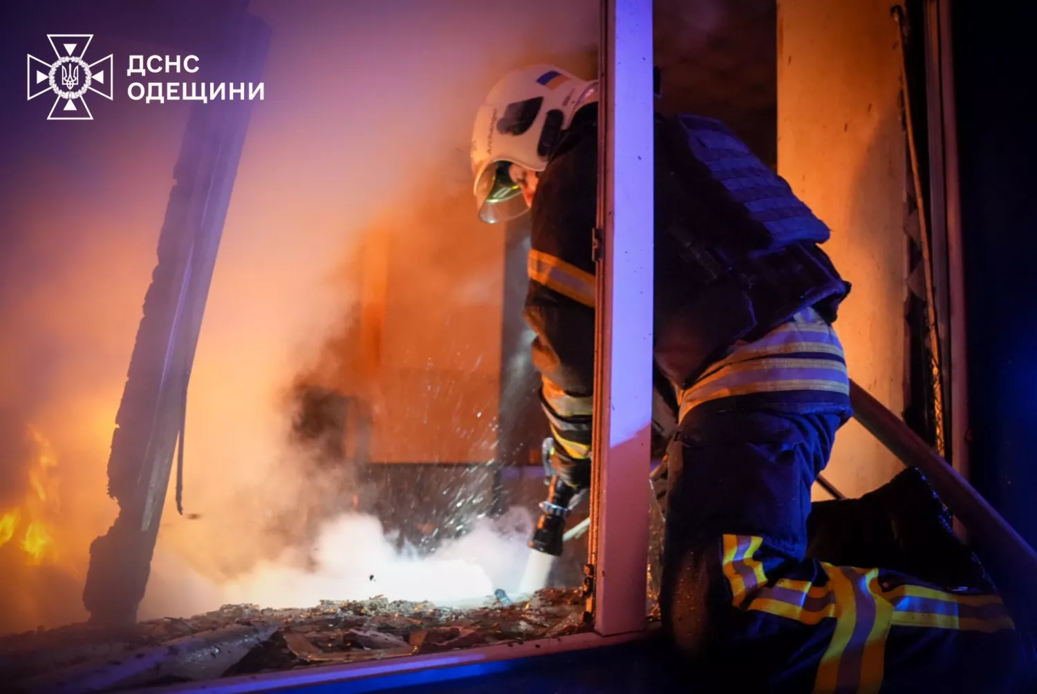Наслідки обстрілу Одеси 13 квітня, фото: ДСНС