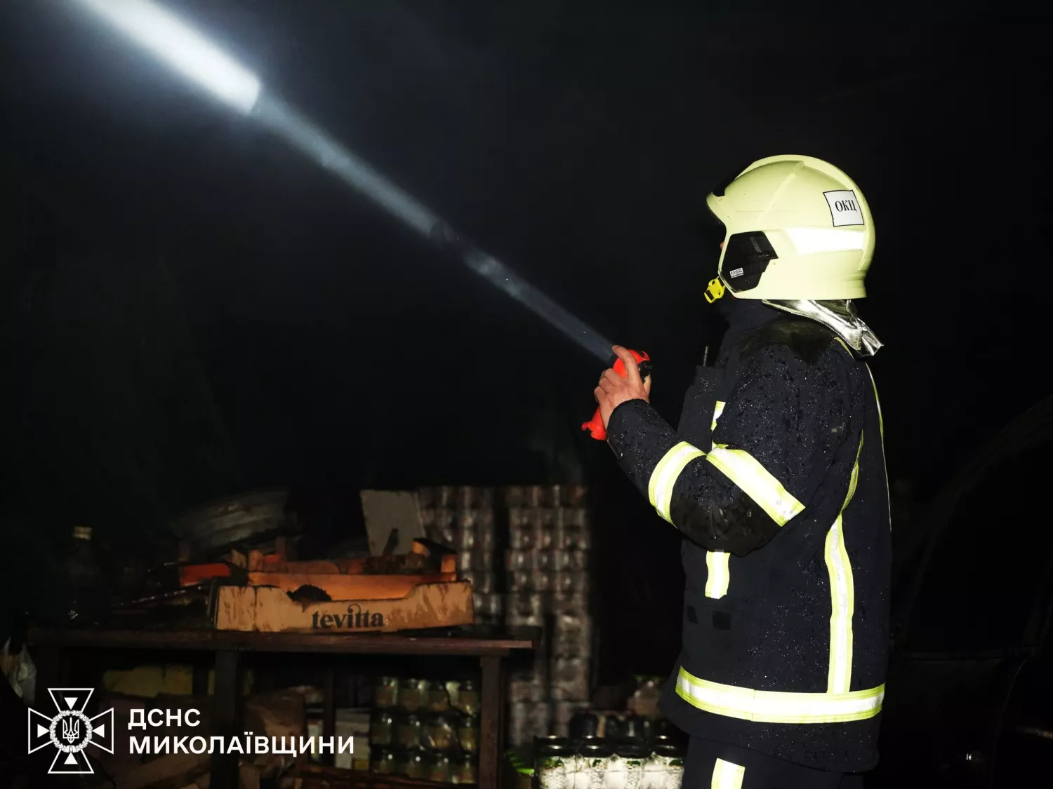 Пожежа в складському приміщенні у Миколаєві, фото: ДСНС